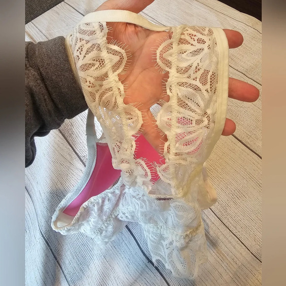 Victoria's Secret PINK Ivory Lace Bralette •Size Medium• Light padding - Picture 2 of 6
